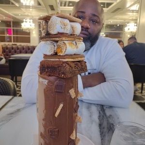 Meet your Posher, Trahon